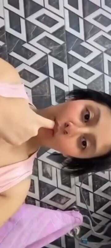 Sexy Girl Showing Pussy